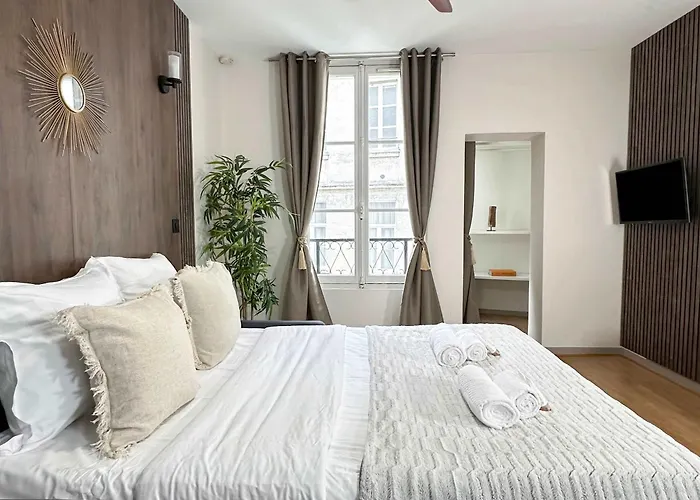 Perfect Studio In Louvre Area